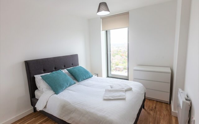 Beautiful 3 Bed Apartment in Media City