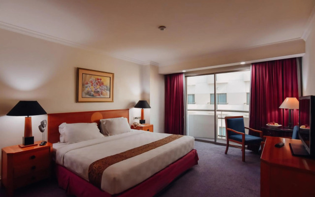 Surabaya Suites Hotel Powered by Archipelago