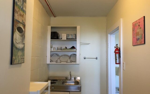 Admiral's Quay Motel & Suites