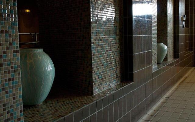 Enter St. Elisabeth Hotel