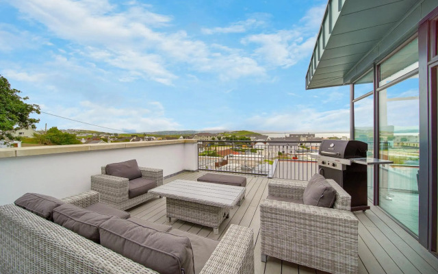 BayView Luxury 4 Bedroom Penthouse