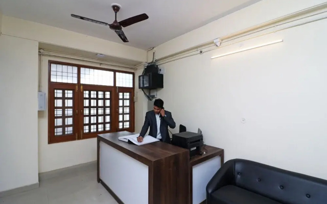 OYO Flagship 27925 Kotra House Gomtinagar
