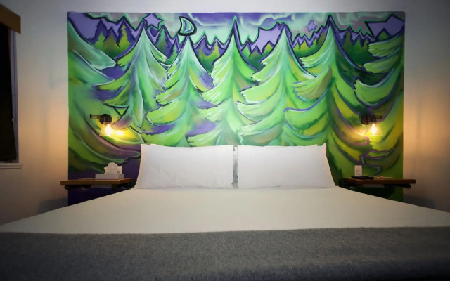 Crash Hotel Squamish