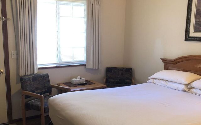 Landmark Inn