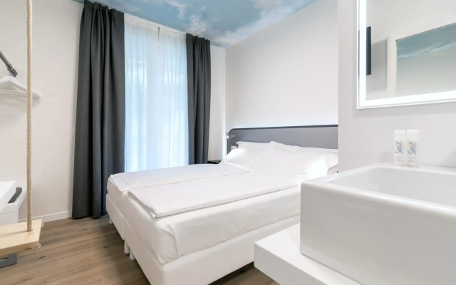 Hi Hotels Torbole Pool & Spa