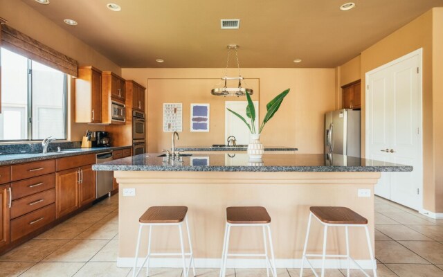 Whispering Palms by AvantStay | WALK TO COACHELLA | Pool & Hot Tub | Sleeps 16!