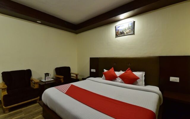 OYO 19498 Hotel Tridev