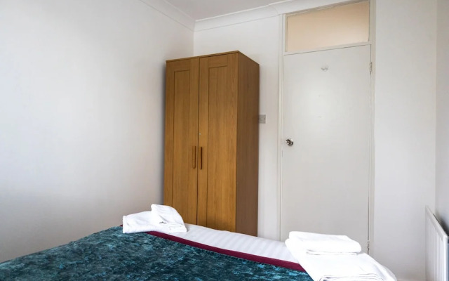 London - 4 Bed - Sleeps 8 - Garden - Pet Friendly