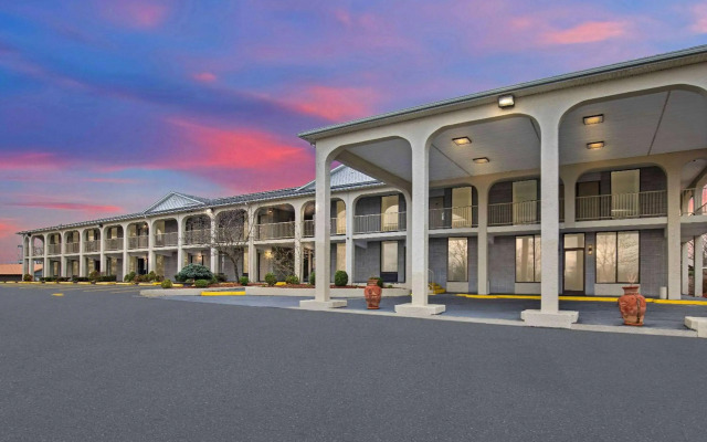 Days Inn by Wyndham Columbia Kentucky