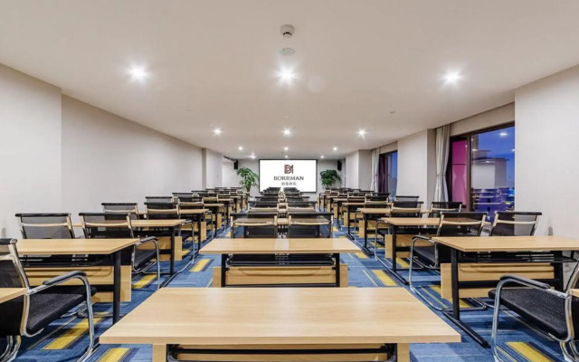 Berman Hotel (Guiyang southwest Trade City Jinyang bus station store)