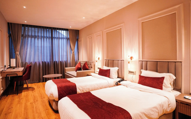 Orsino Resort Mall Road