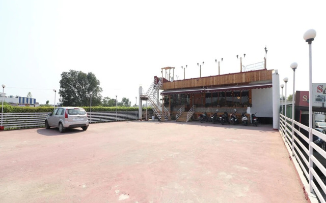 Oyo 14802 Hotel Virus Bistro