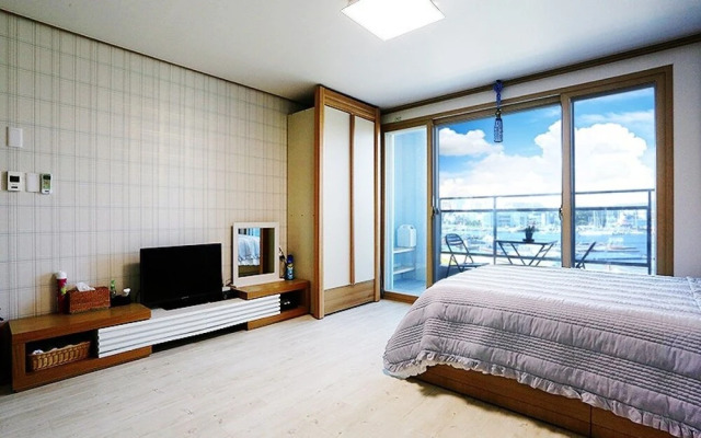 Tongyeong Cobalt Blue Pension