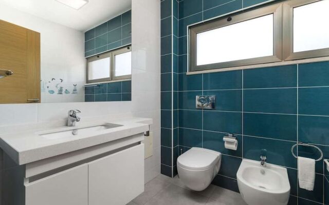 Tara Wright in Albufeira