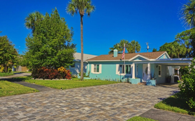 St Pete Beach, Backyard Sanctuary 154