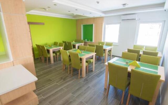 Laurus Motel Airport Tuzla