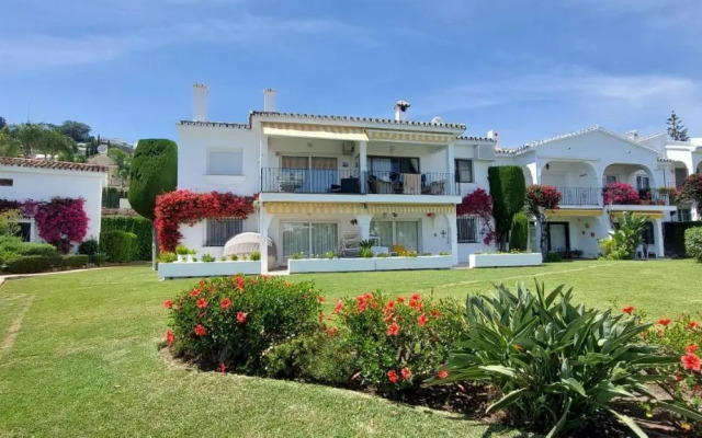 Refurbished 2-Bed Apartment in El Paraiso Alto