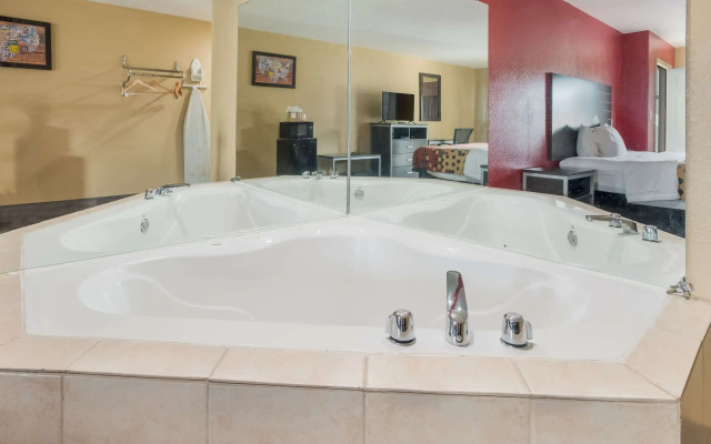 Econo Lodge Lake Charles University Area