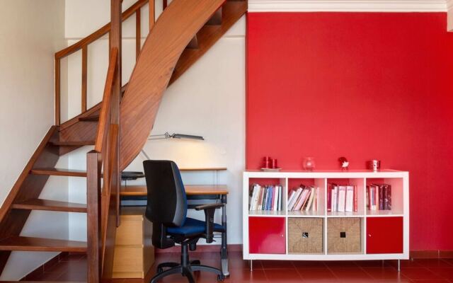Lovely 2 Bedroom Duplex Apt w Terrace in Cascais