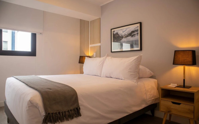 w Sunlit 1BR w Private Balcony in Miraflores