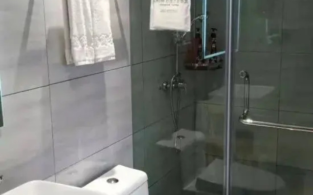 Longjin Business Hotel