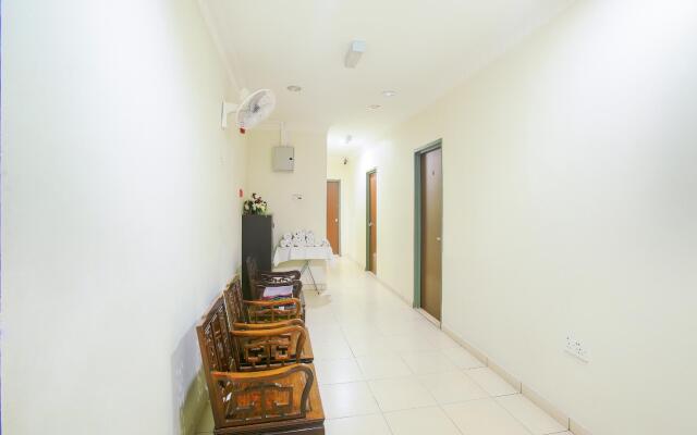 OYO 89536 Hazris Hotel