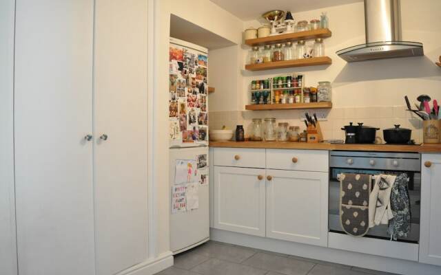 2 Bedroom Apartment With Garden in Hackney