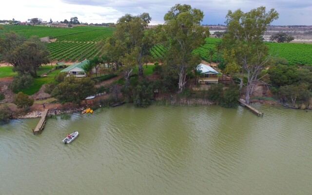 Mundic Waterfront Cottages