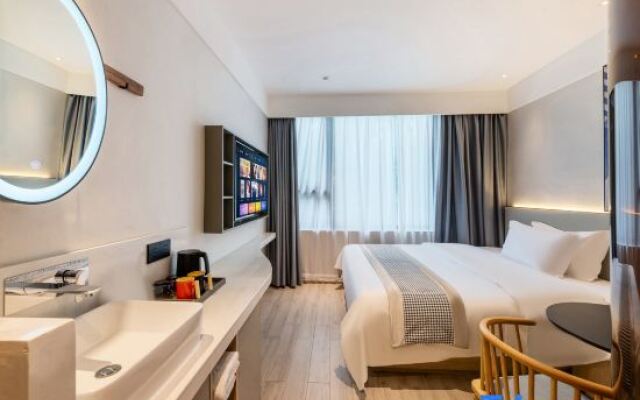 Yilong Hotel