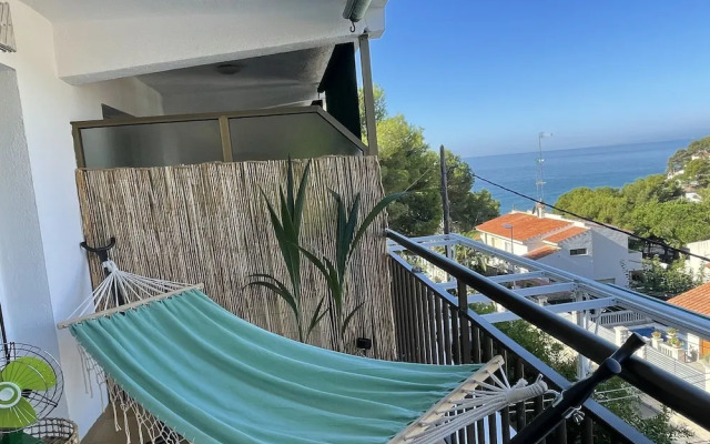 Your Retro Beach Front Hideaway in Salou