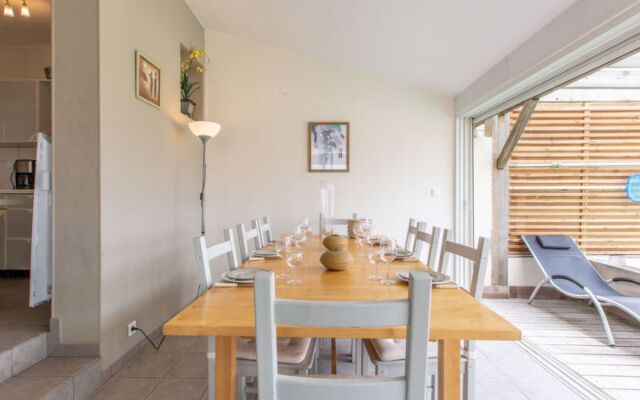 Les Bai?nes (VIB220)