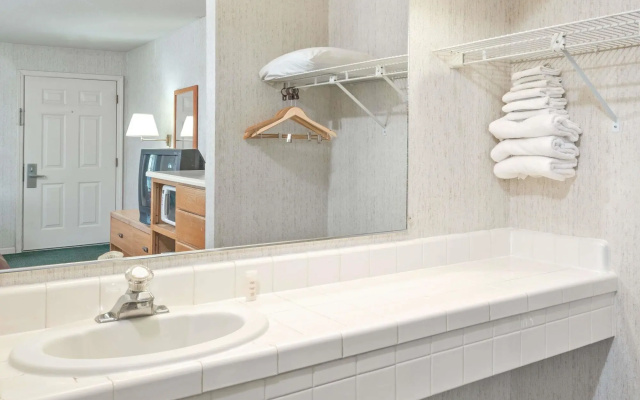 Super 8 By Wyndham Auburn