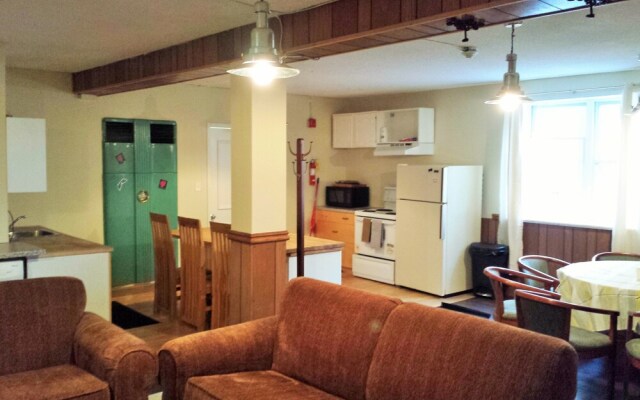 4 Bedroom Blue Mountain Rental with Hot Tub