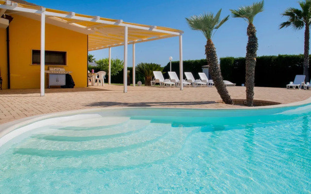 Villa With Large Swimming Pool Salento
