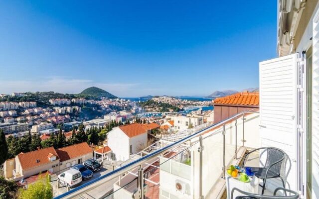 Niko's Sea View Apartment