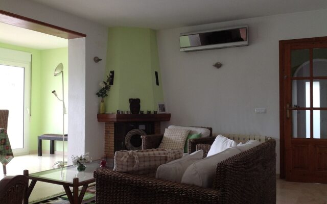 Spacious Villa With Private Swimming Pool in Ambolo