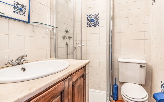 Beautiful Home in Grândola With Wifi and 4 Bedrooms