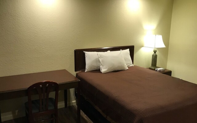 Whistling Pines - Daily & Extended Stay, Elizabeth City