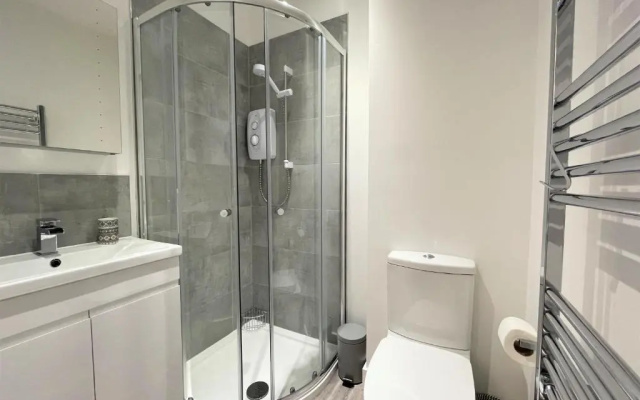 Modern 2 Bed Apt Centre of Penzance, Lift Access