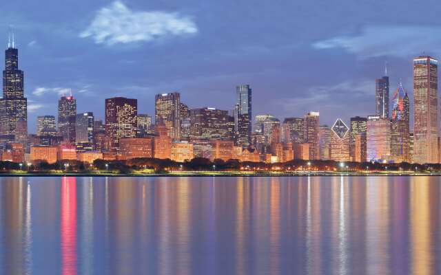 La Quinta Inn & Suites by Wyndham Chicago Downtown