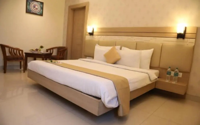 Hotel Kanha's Palm Springs