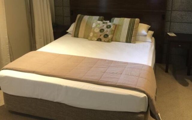 Alec's Hotel