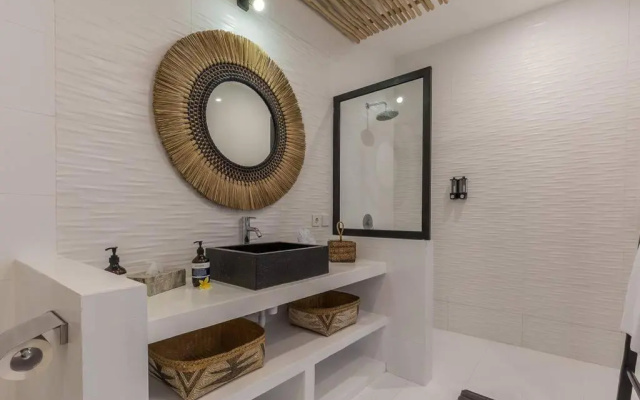 Oberoi new 4 bedr villa 5min walk from eat street&Beach – Guest Rooms – Kuta