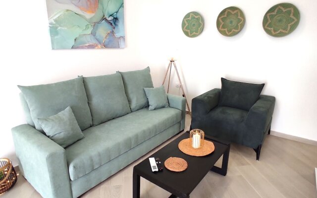 Modern Mykonos 2 Bd Aqua w shared Pool