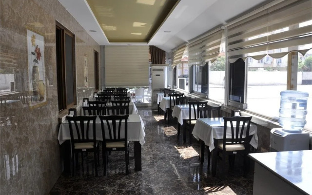 Ugur Hotel