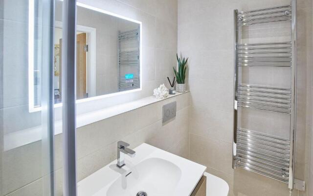 Host Stay Saltwater Suite