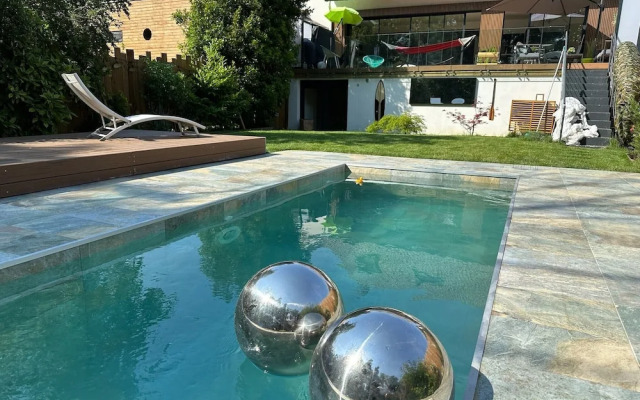 Paris Garden River residence