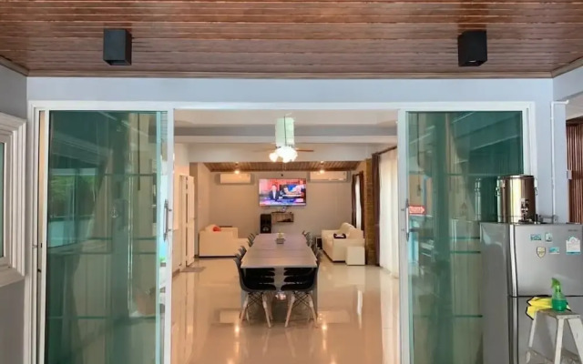 Lets Chill Pool Villa Najomtien Sattahip