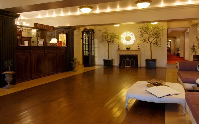 Arc de Triomphe by CityBookings