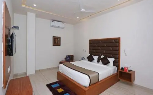 Capital O 10148 Hotel Paras Royale By Arn Group